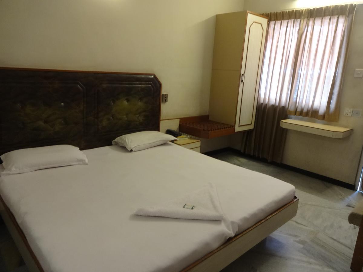 Hotel Padmam Мадурай Экстерьер фото