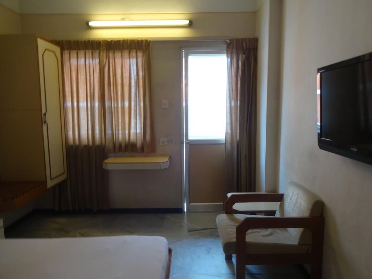 Hotel Padmam Мадурай Экстерьер фото