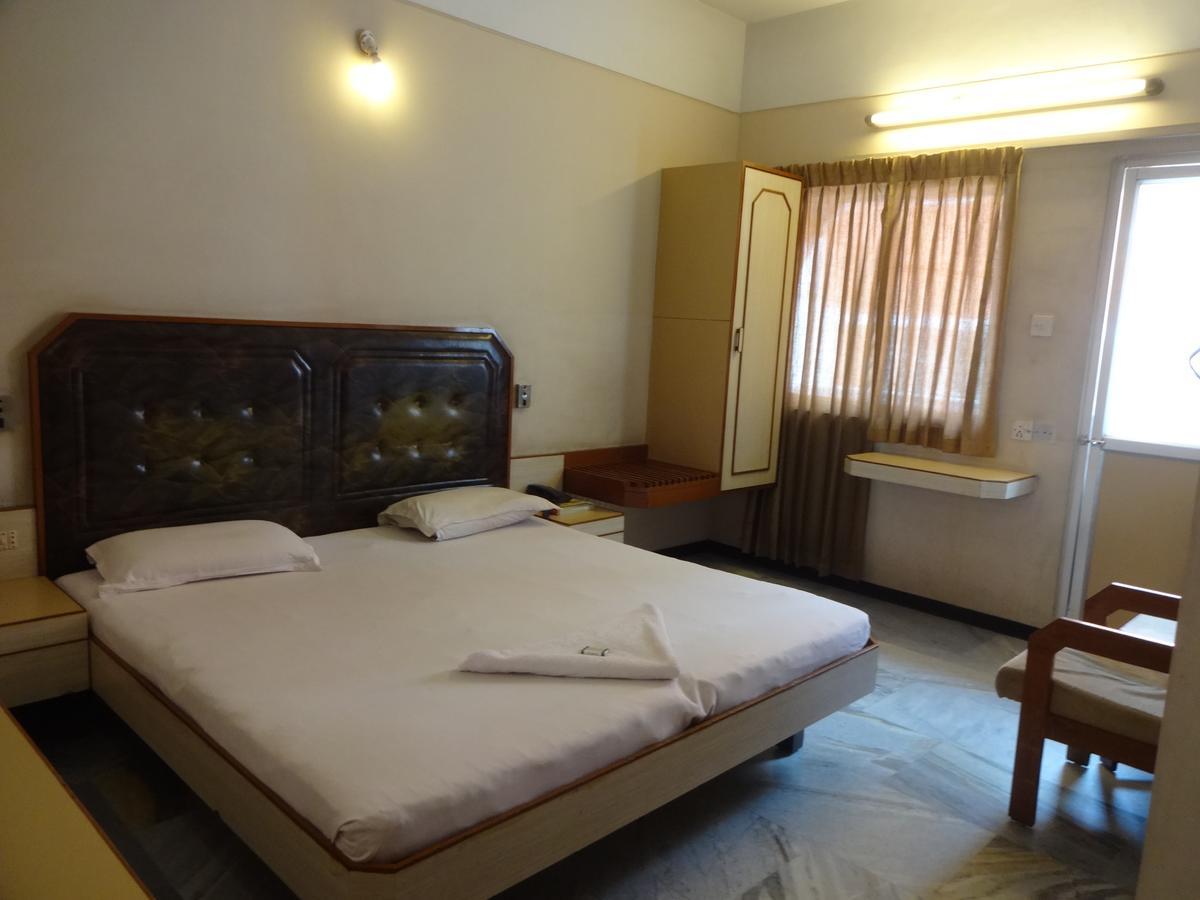 Hotel Padmam Мадурай Экстерьер фото