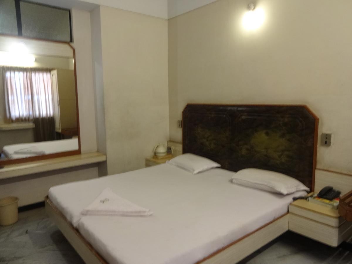 Hotel Padmam Мадурай Экстерьер фото
