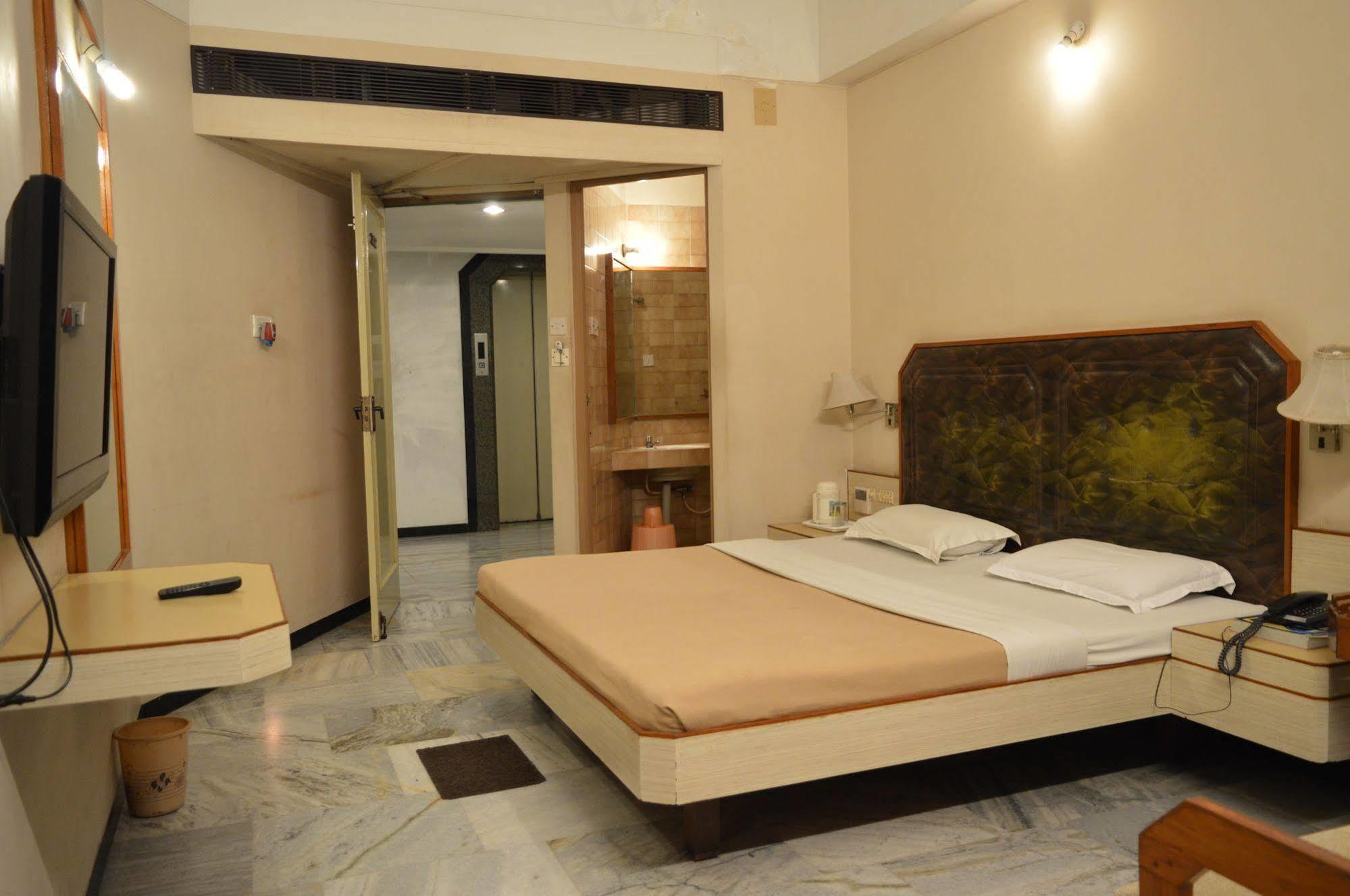 Hotel Padmam Мадурай Экстерьер фото