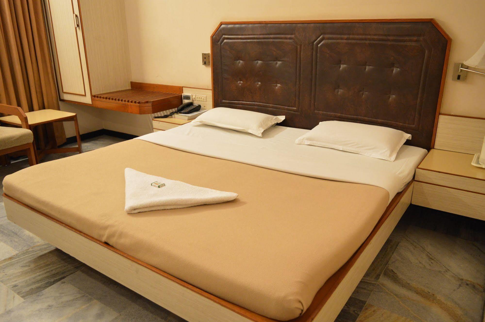 Hotel Padmam Мадурай Экстерьер фото