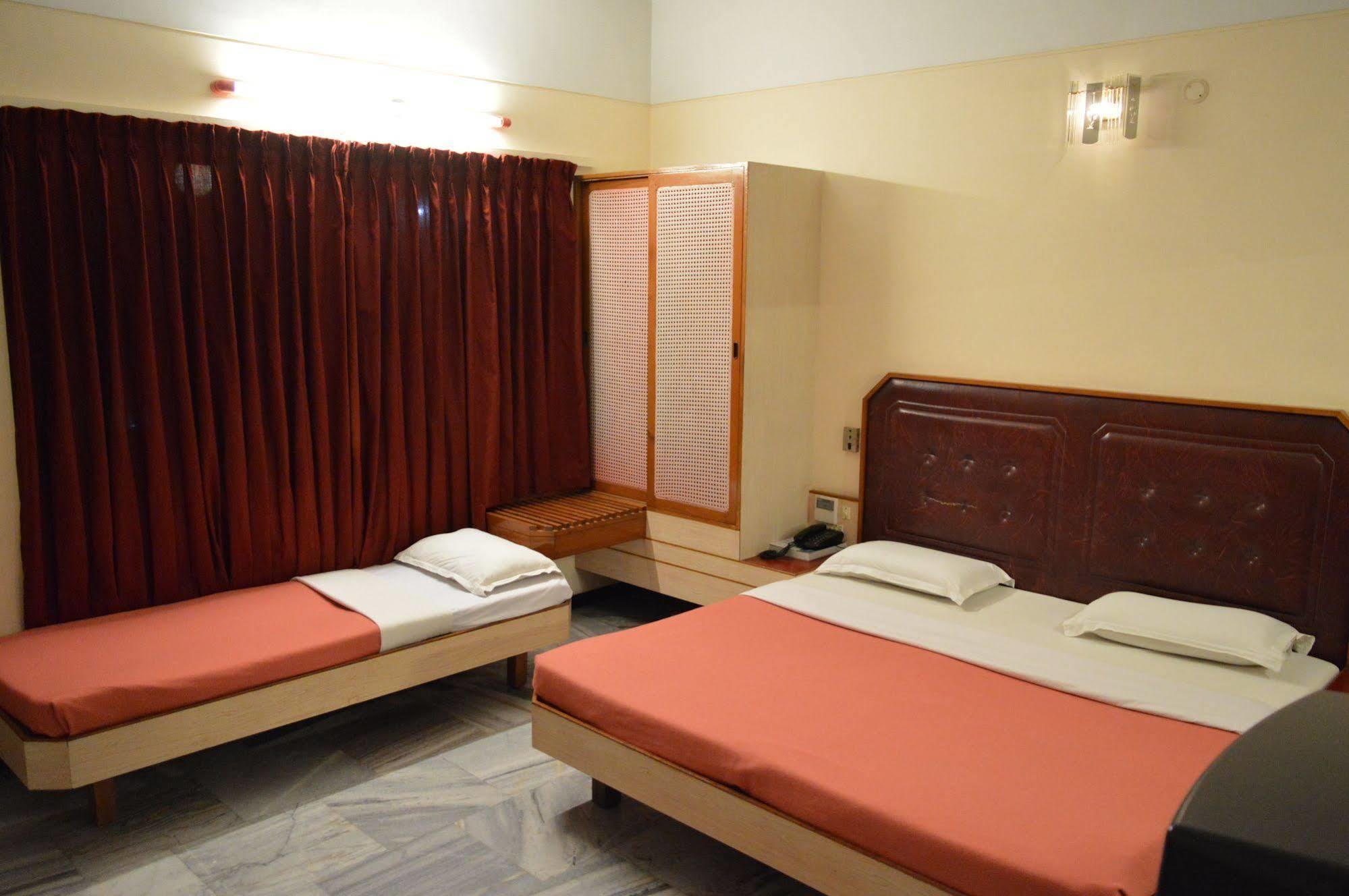 Hotel Padmam Мадурай Экстерьер фото